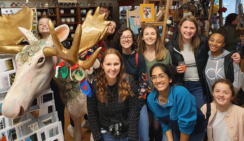 Students from Exeter College and williams College go shopping together in Williamstown