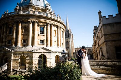 Wedding couple with a view of the Radcliffe Camera