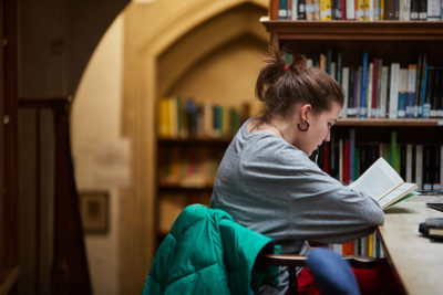 Student in Exeter Library