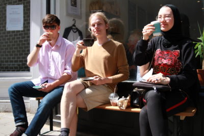 Exeter College Summer Programme Students at a Cafe