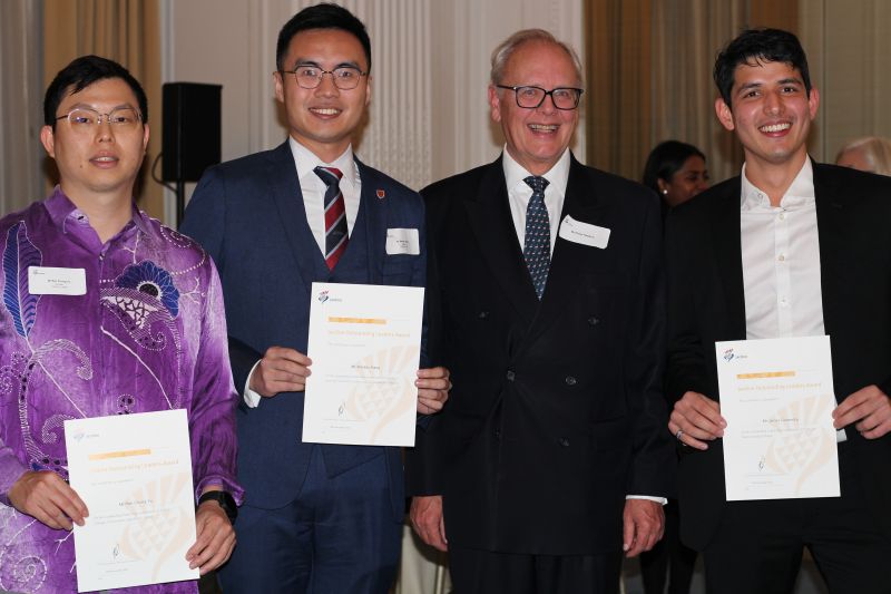 Yu Ren Chung recieves the Jardine Outstanding Leaders Award