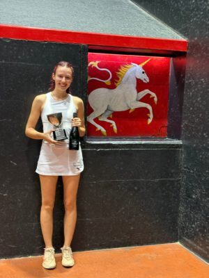 Hannah Wilson Kemsley (2022, Earth Sciences) winning the women's Silver Goblet.