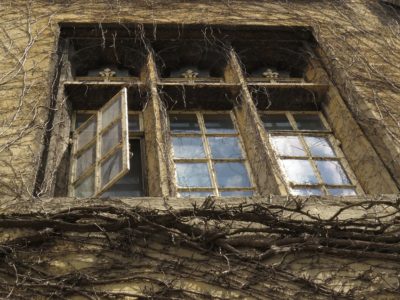 Photo_of_College_Room_Window