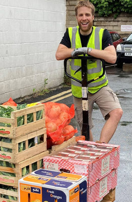 Exeter College donation to Oxford Food Bank